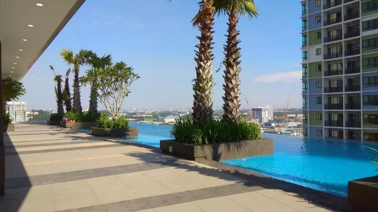 Sinar Rasa Homestay At I-Soho, I-City Shah Alam Extérieur photo Infinity pool at the 33rd floor of The Panorama